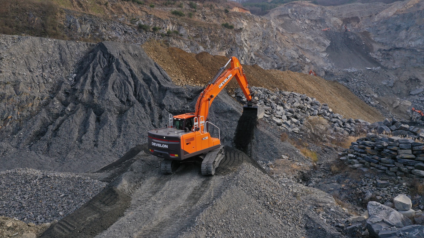 Develon DX230LC 9 (2)